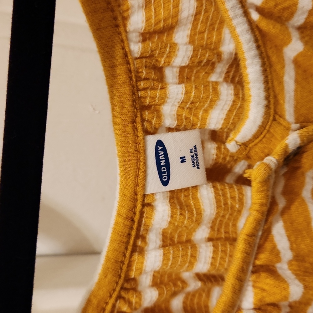 Old Navy cap sleeved shirt - Picture 3 of 5
